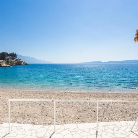 Seaside Kamelia ميميتسا